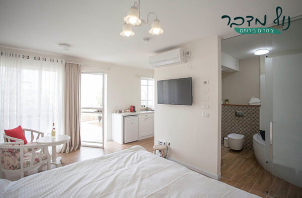 לילה זוגי באמצ"ש בסוויטה "אגם" בצימר נוף מדבר בירוחם